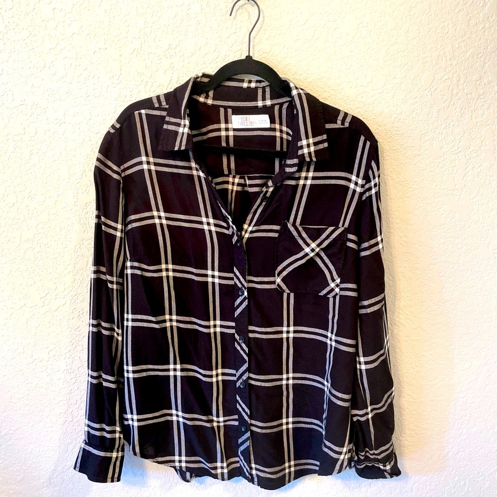 Lightweight Black & White Flannel. Size L